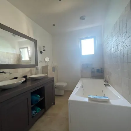 Villa Magnifique Recente Entre Et Montagne Situee Entre Ajaccio Et Porticcio *